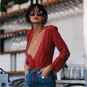 {realisation par} Bianca tie blouse in red star